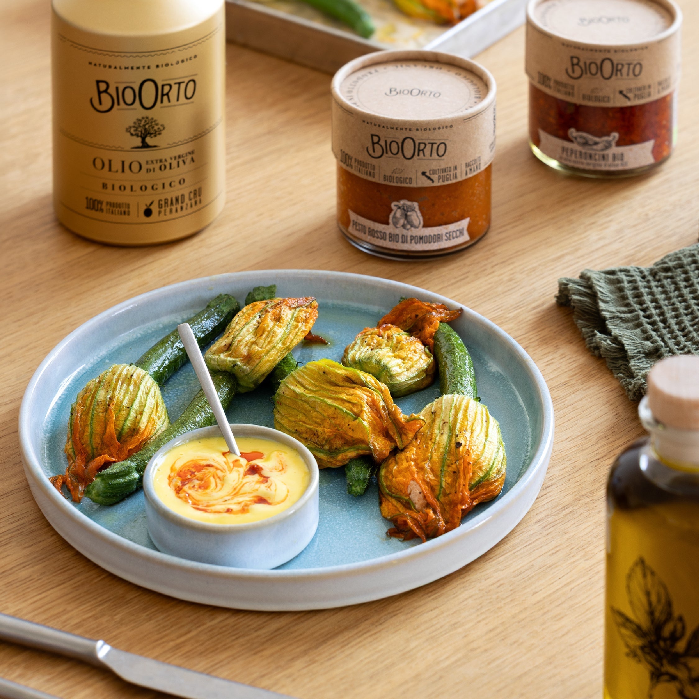 Fiori di zucchina al forno ripieni di ricotta al Pesto rosso Bio