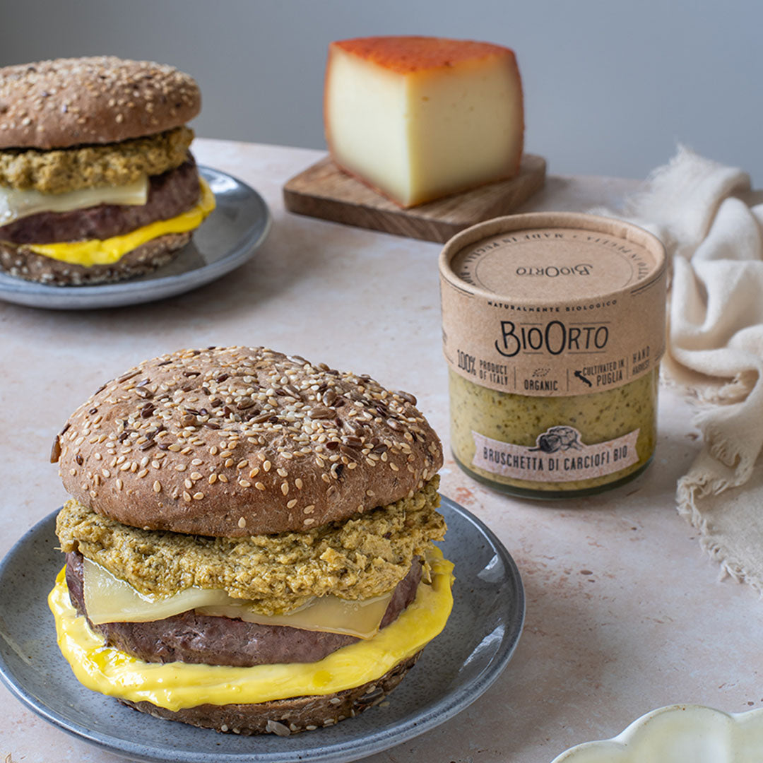 Buns Integrali con Burger di Chianina, Bruschetta di Carciofi, Pecorino e Maionese Homemade