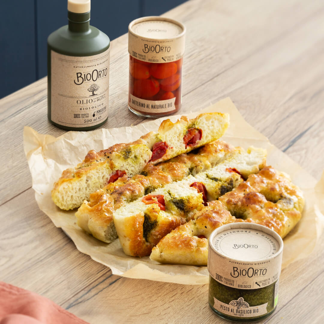 Ricetta: Focaccia con Datterini e Pesto Bio