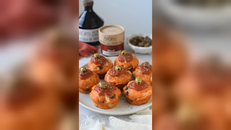 Videoricetta dei muffins salati all'arrabbiata con provola e olive